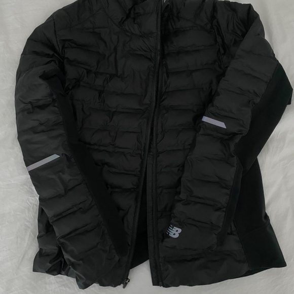 New Balance Heat Tech Running Jacket - Picture 2 of 3